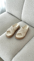 Atzi Slides Bone