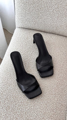 Yadira Heel Black