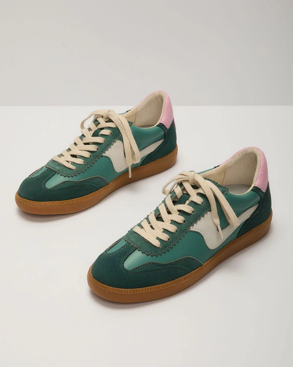 Right Catch Sneakers