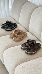 Amia Slide Light Cashew
