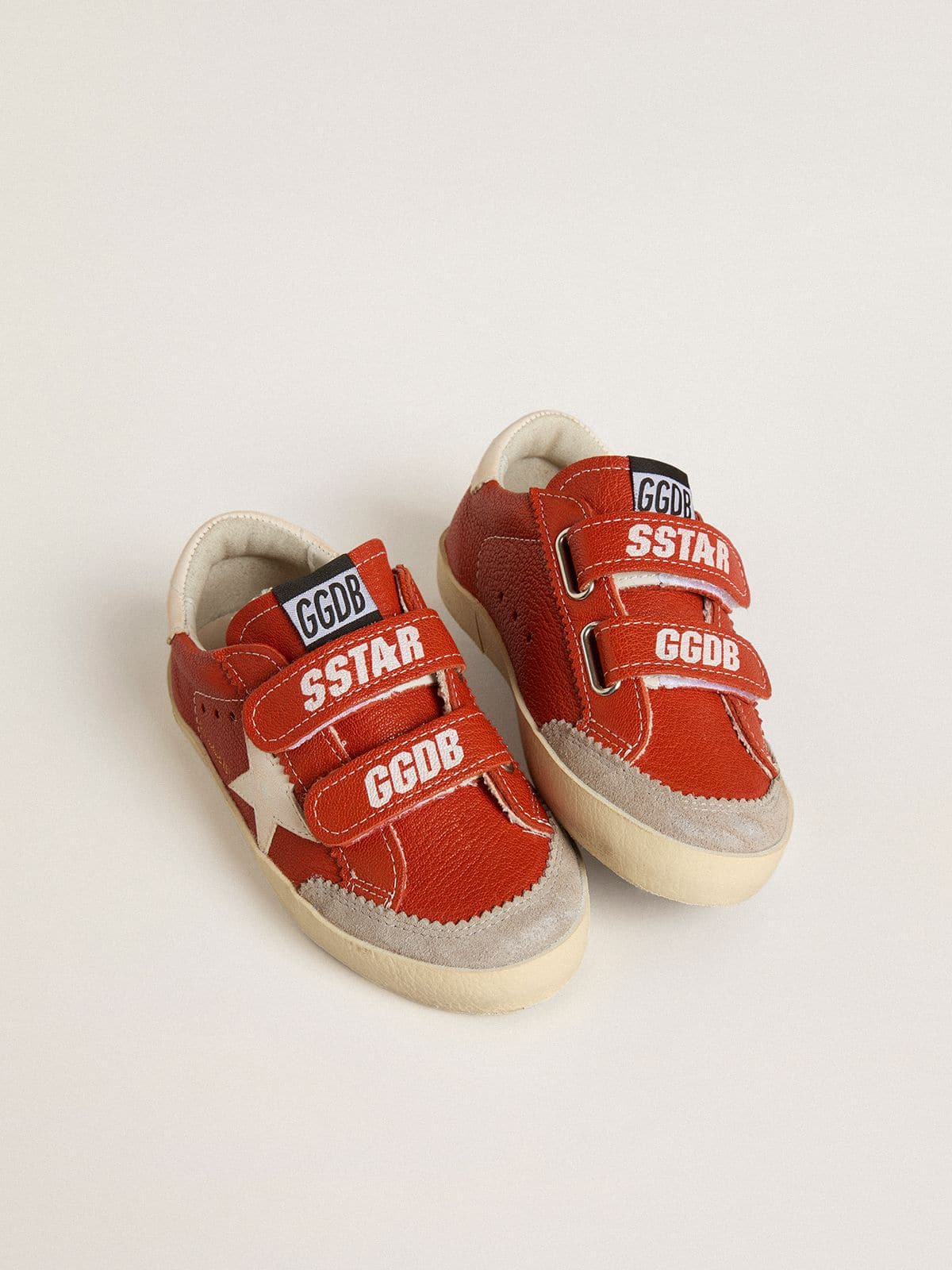 Junior Old School in orange nappa with white star and cream-colored leather heel tab