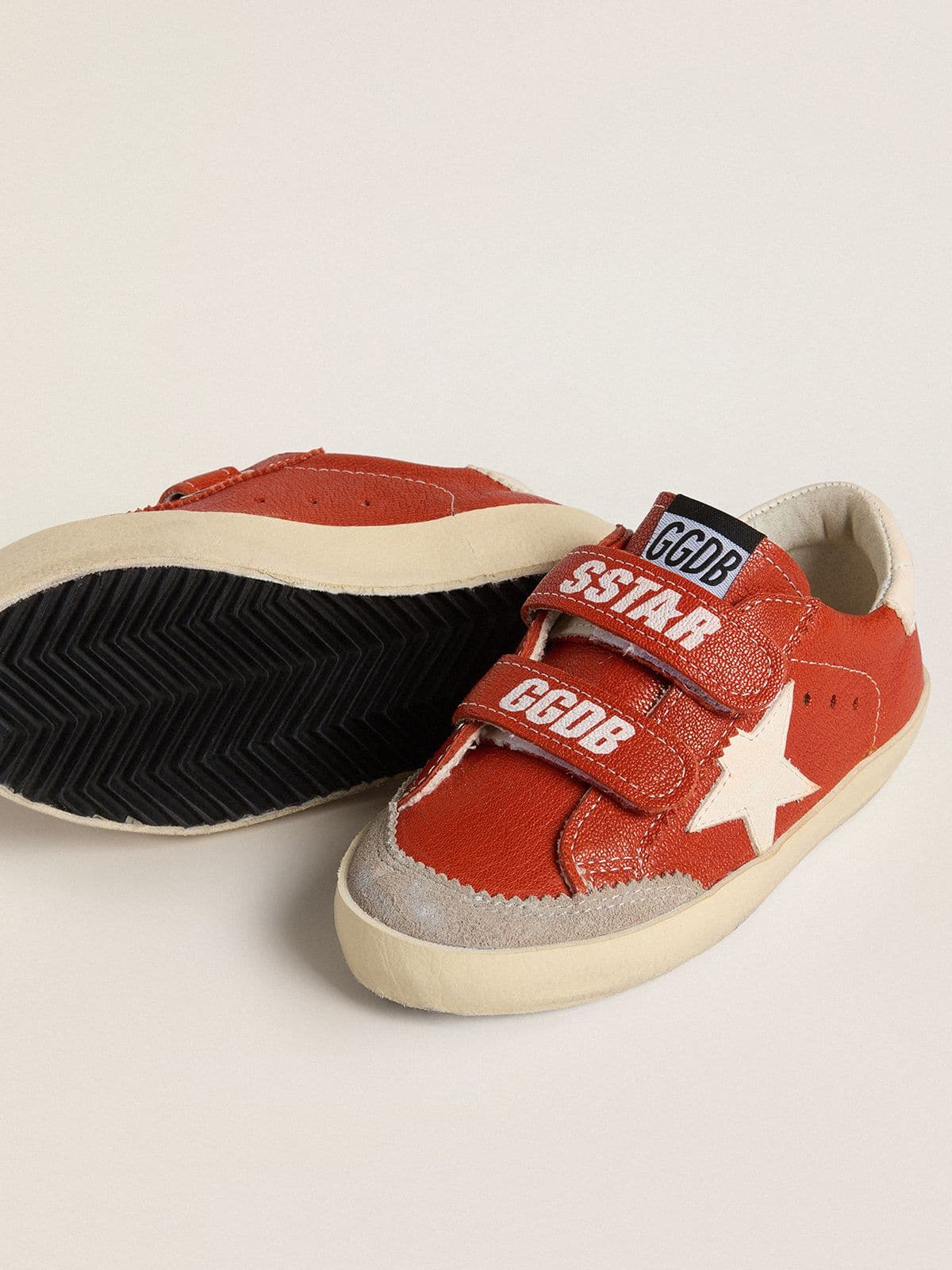 Junior Old School in orange nappa with white star and cream-colored leather heel tab