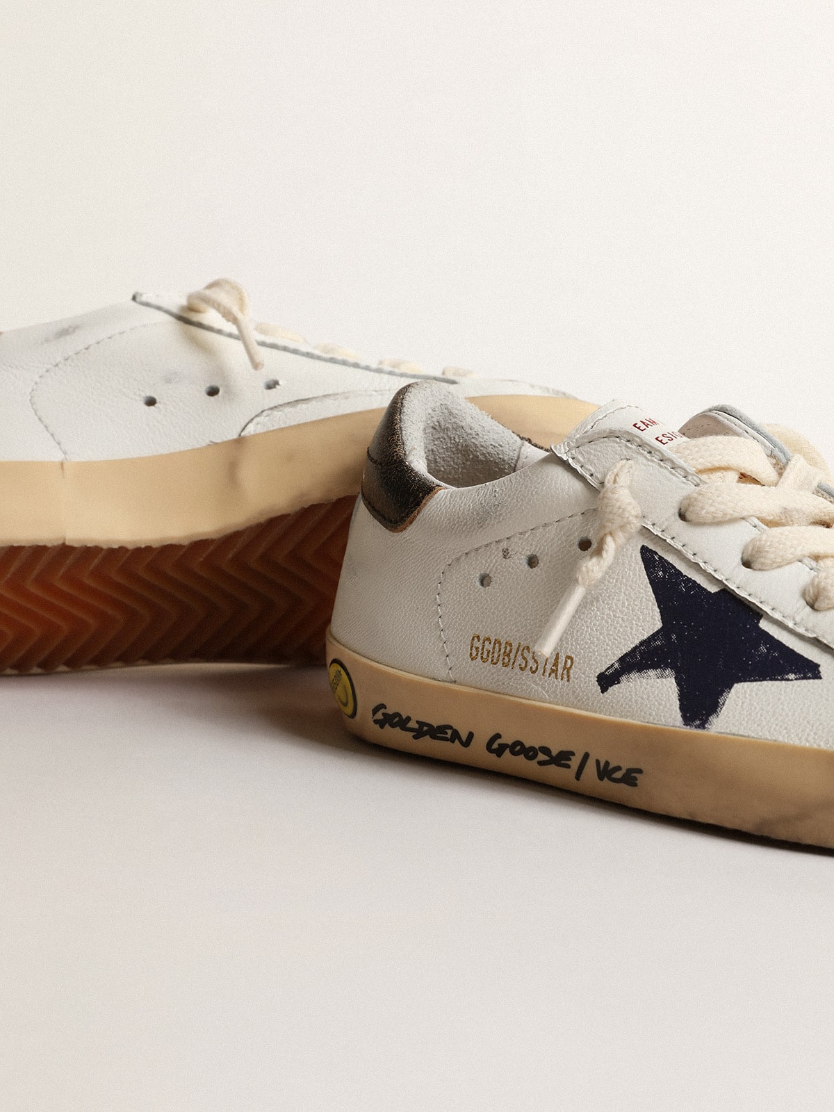 Super-Star Junior in nappa with a printed star and black heel tab