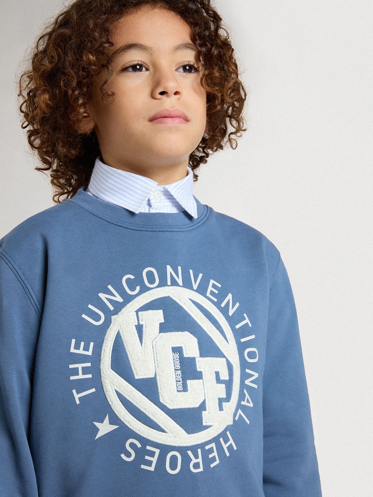 Kids’ blue sweatshirt with white embossed patches