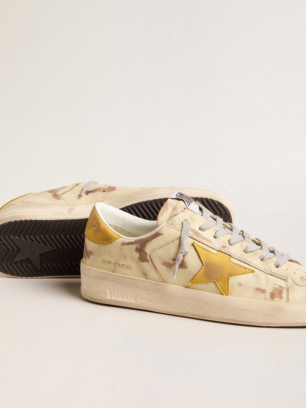 Men's Stardan in beige leather with honey-colored nubuck star and heel tab