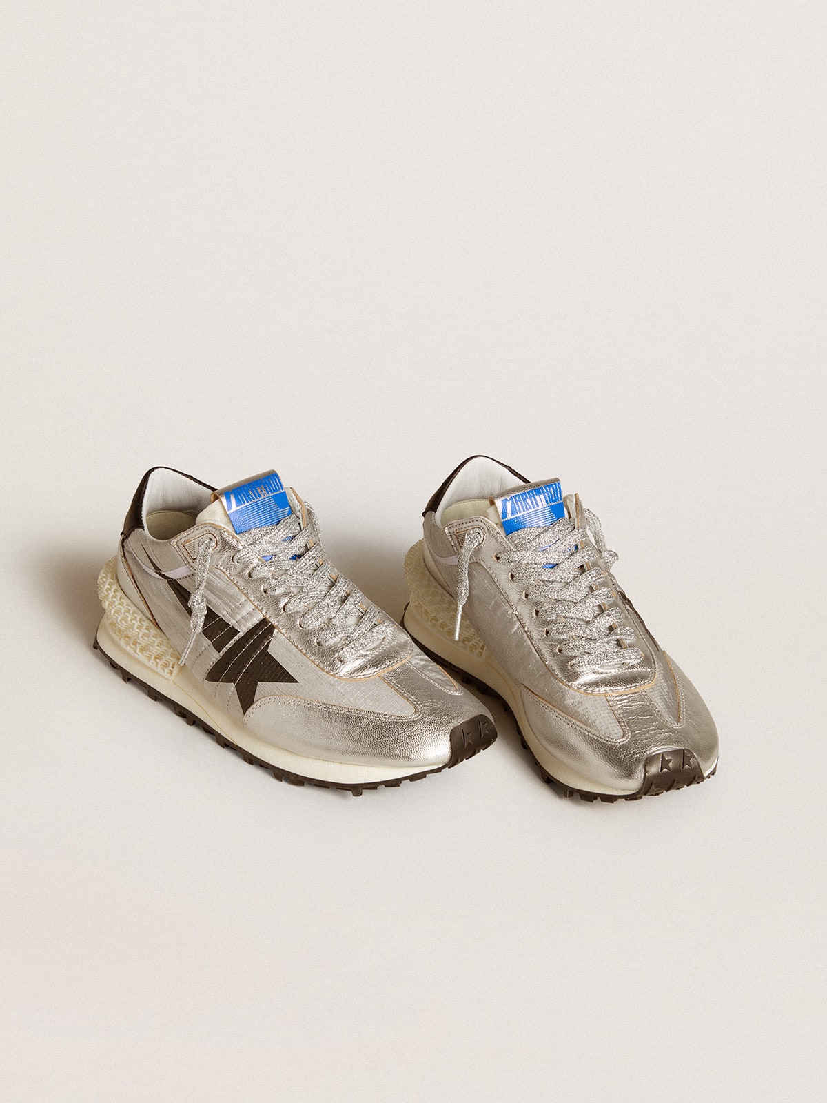 Men’s Marathon with silver ripstop nylon upper and black star