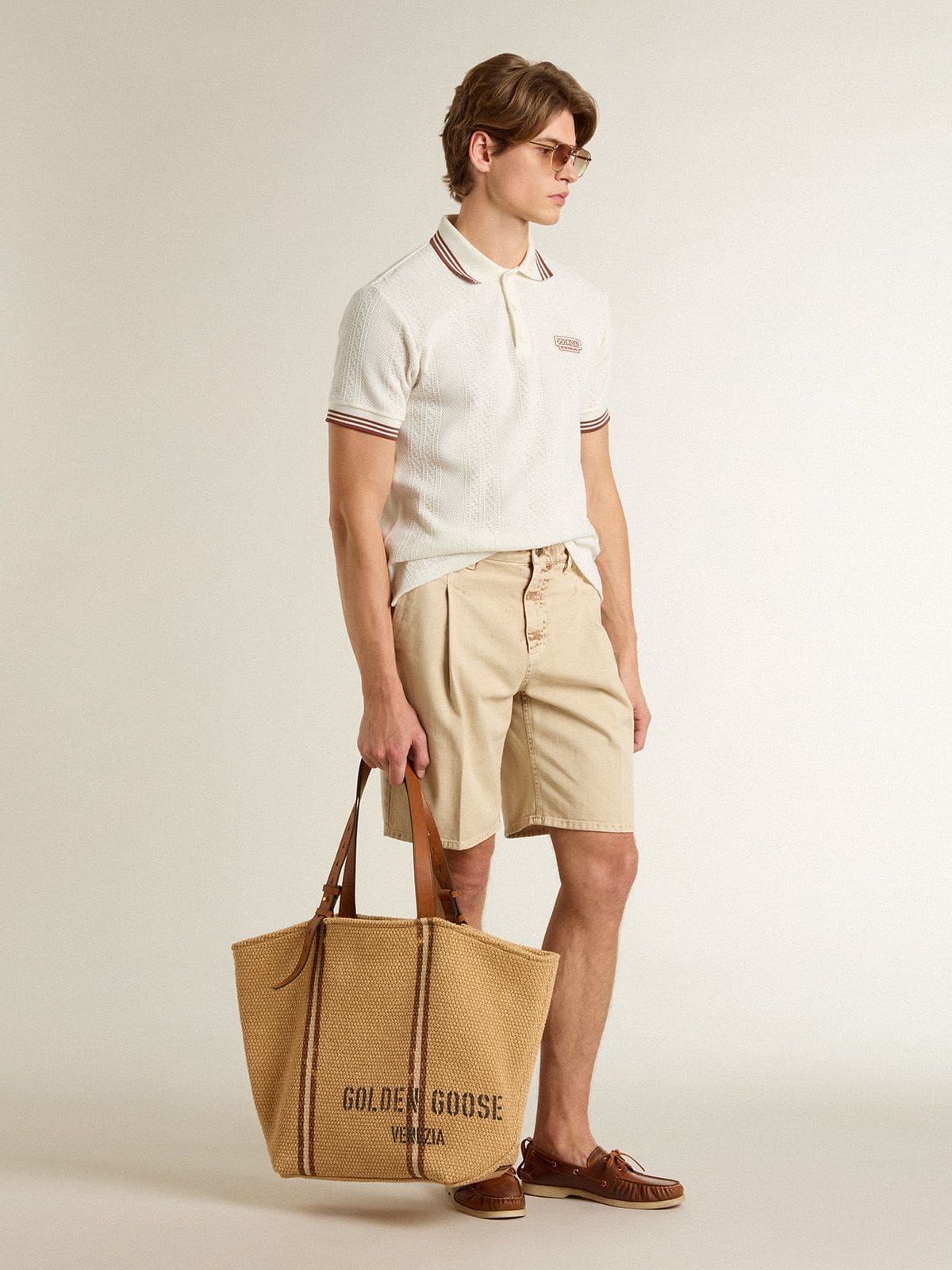 Men's Bermuda shorts in beige denim with a lived-in look finish