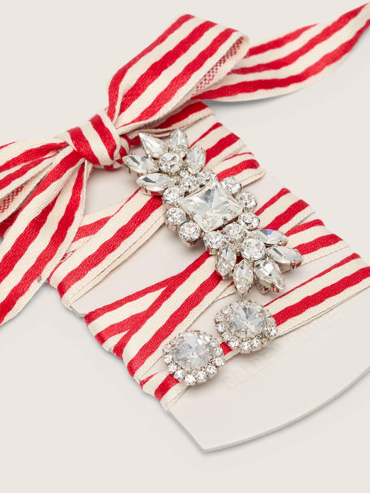 Skin "Playful" red and beige striped laces with two appliqué charms