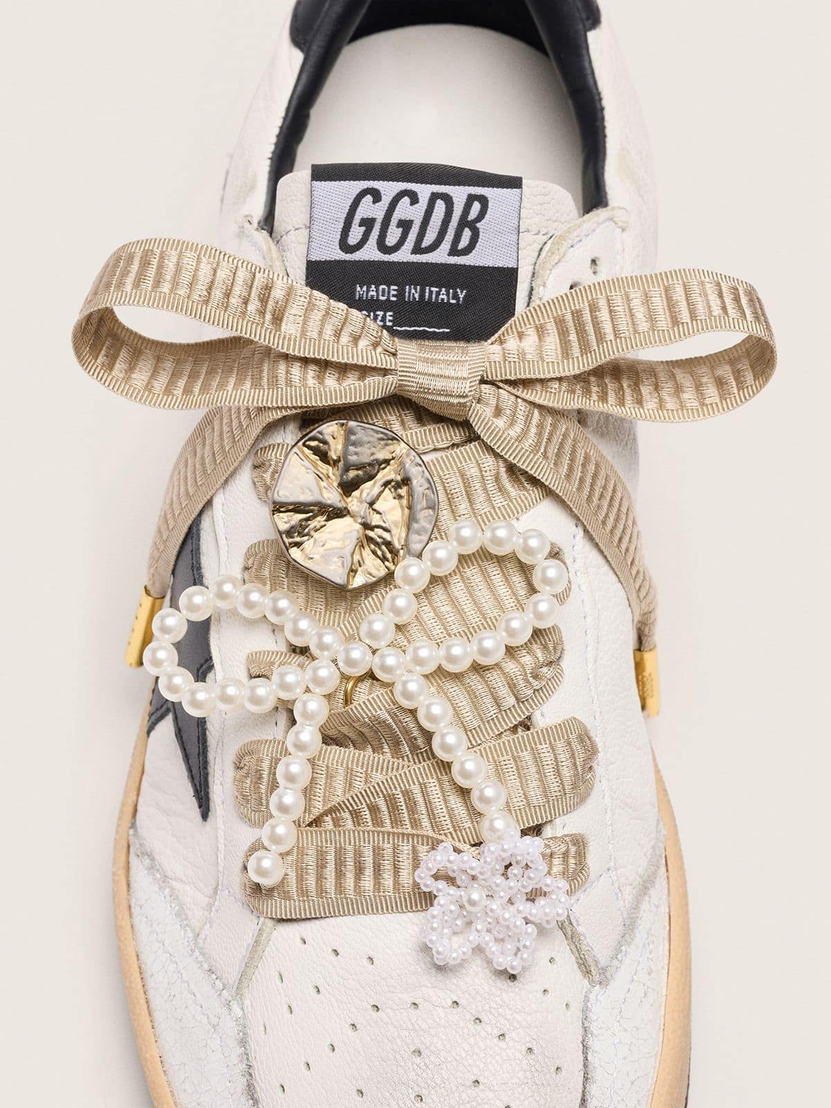 Skin "Sparkling" beige embroidered laces with appliqué beaded charms and gold charm