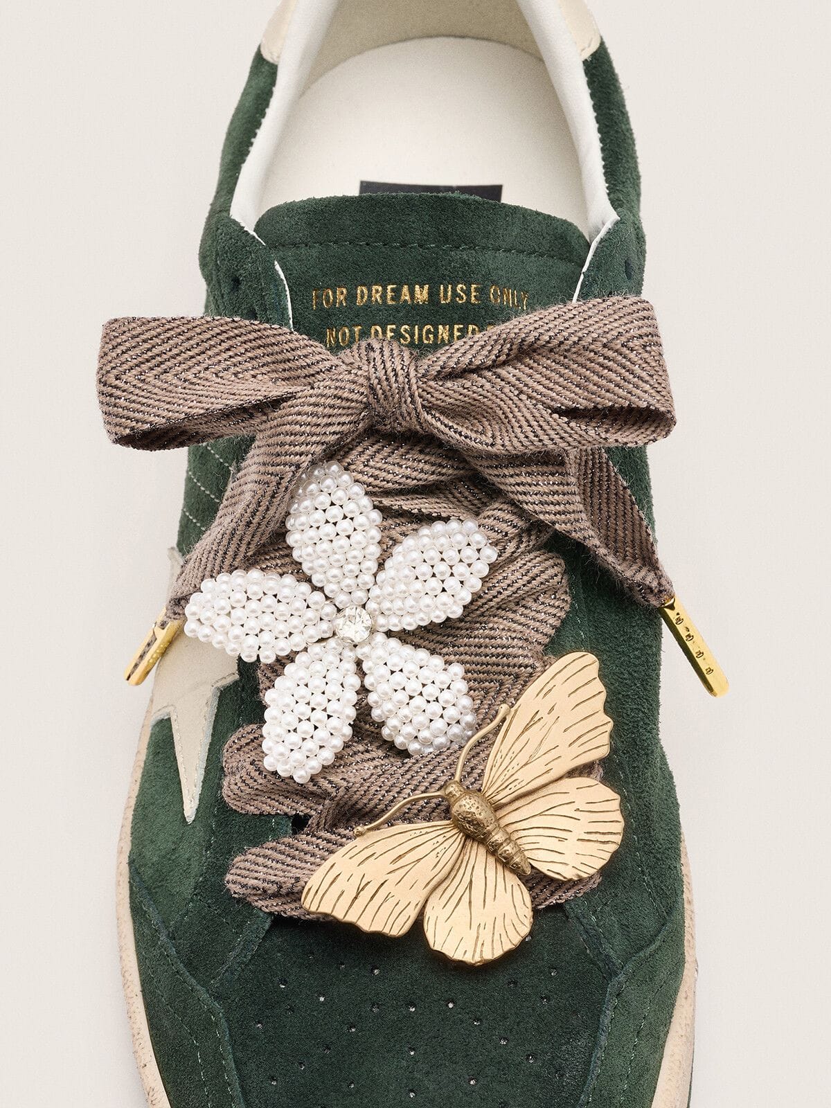 Skin "Sparkling" brown, black and silver herringbone laces with two appliqué charms