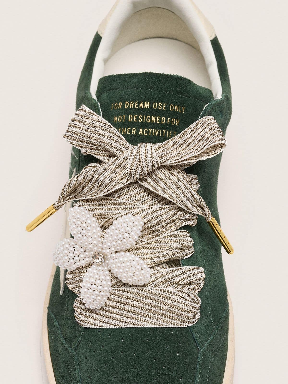 Skin "Vintage" white and beige striped laces with flower-shaped charm