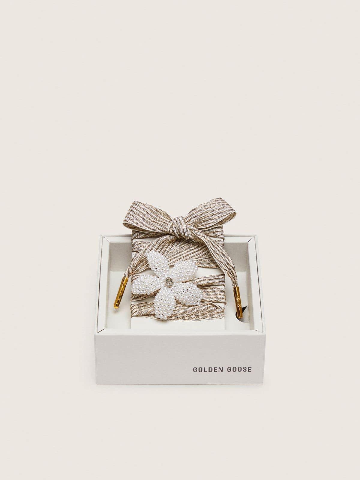 Skin "Vintage" white and beige striped laces with flower-shaped charm