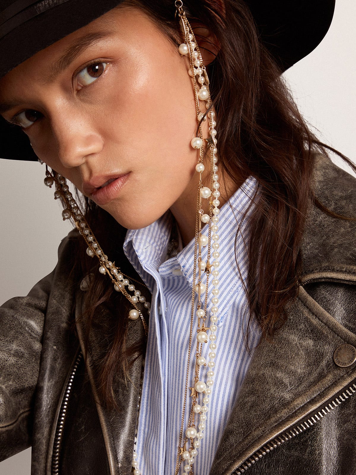 Women's necklace with three antique gold-colored heritage chains