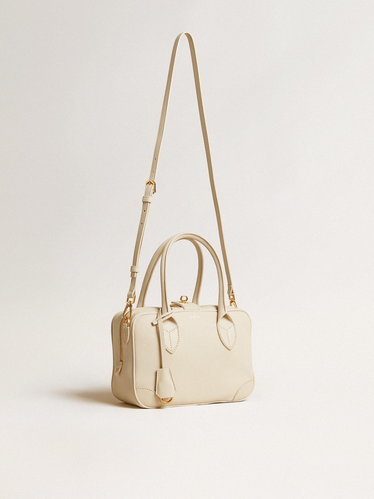 Vita Bag in butter-colored  leather with gold details