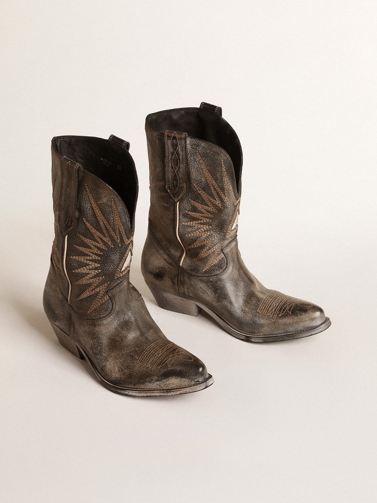 Women’s low Wish Star boots in black leather with silver star