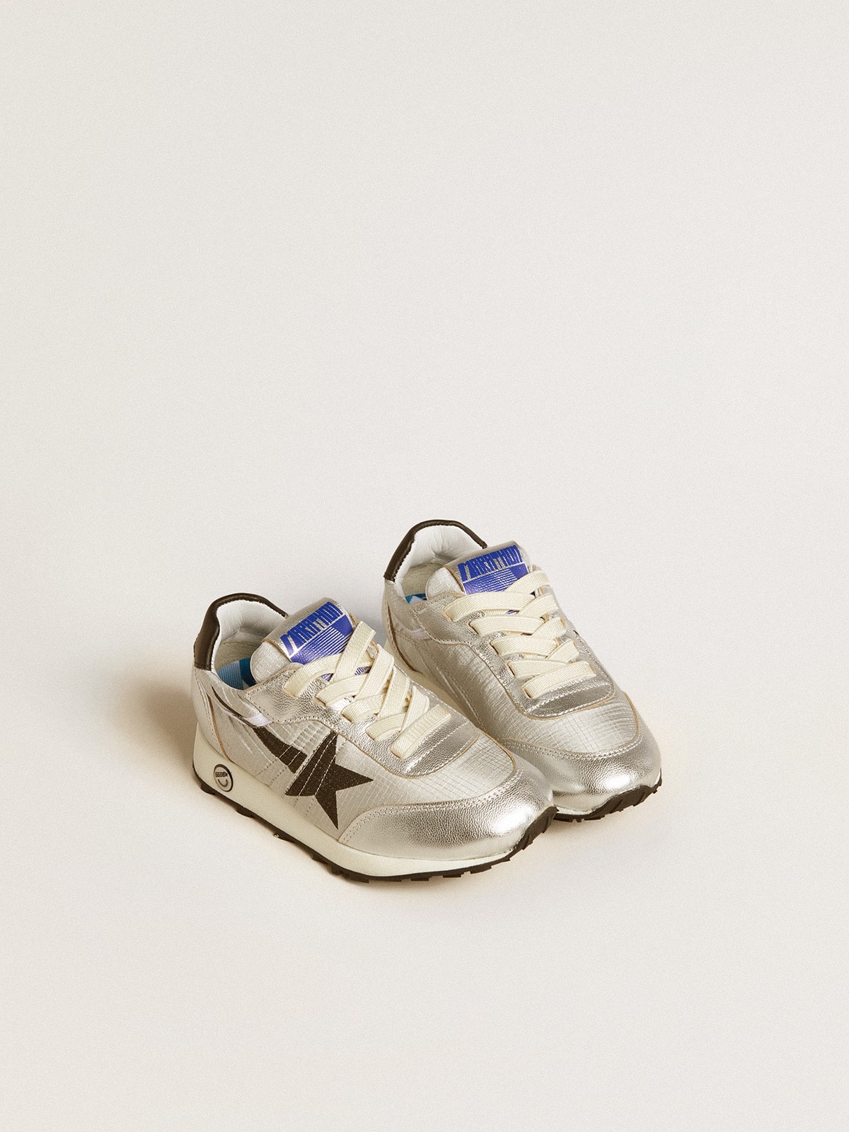 Young Marathon in silver nylon with black star and leather heel tab