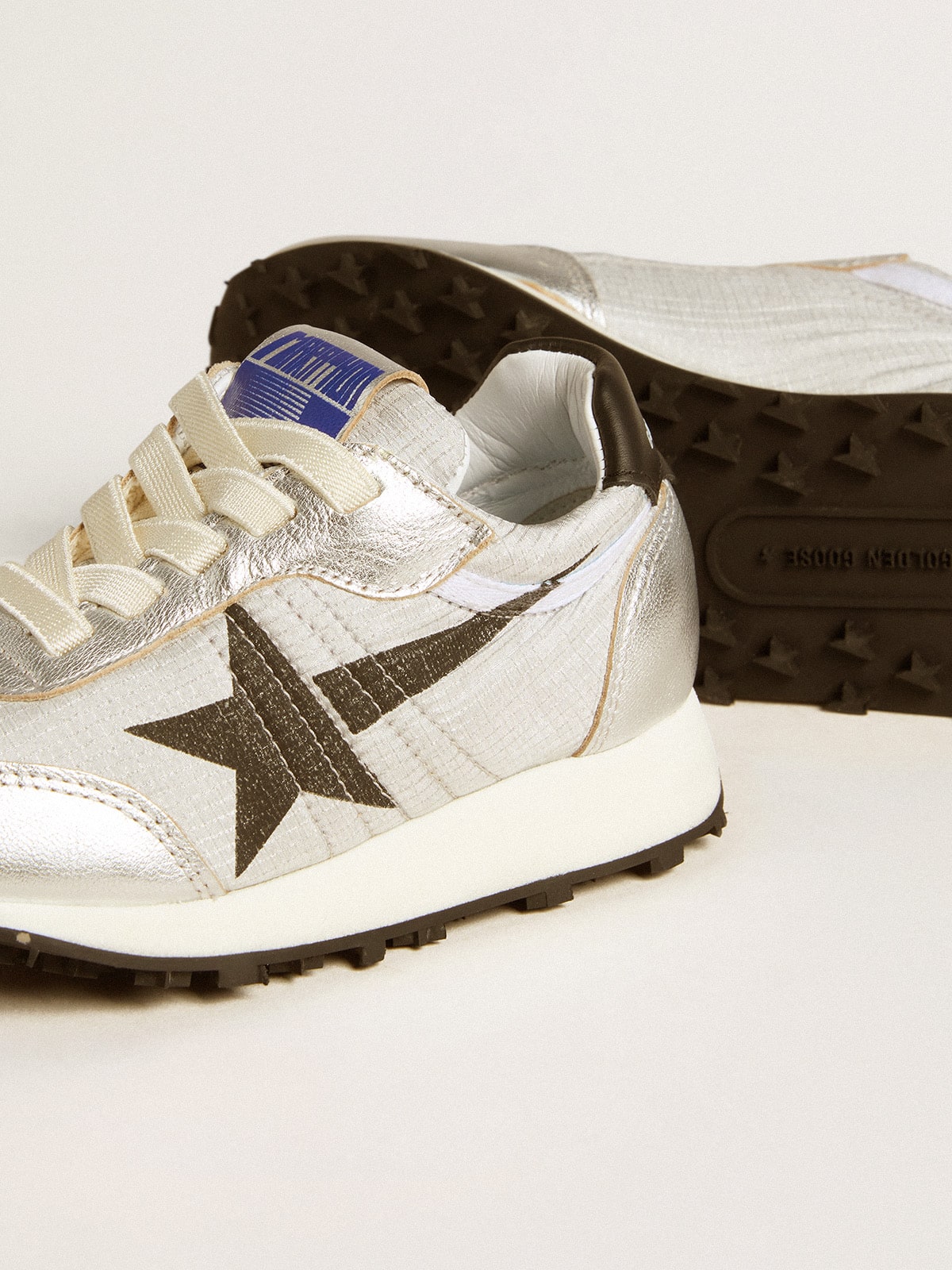 Young Marathon in silver nylon with black star and leather heel tab