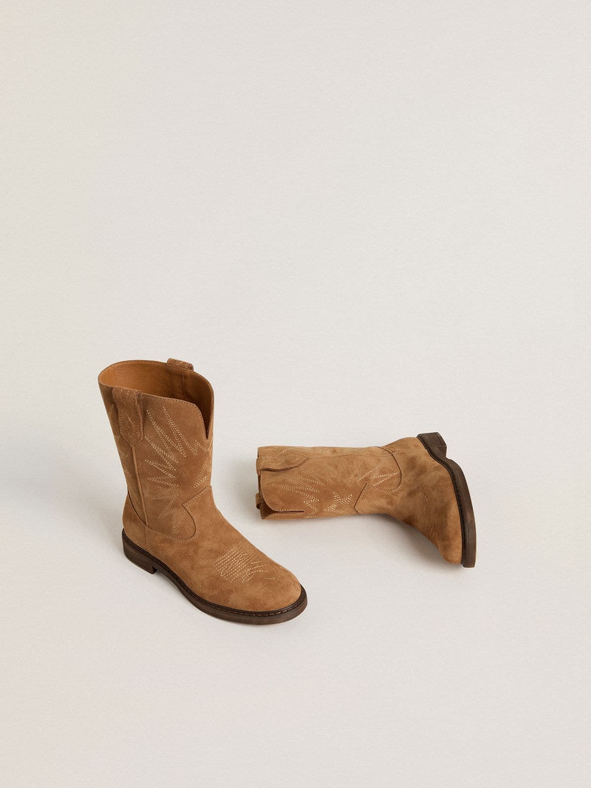 Wish Young boots in camel suede with star embroidery